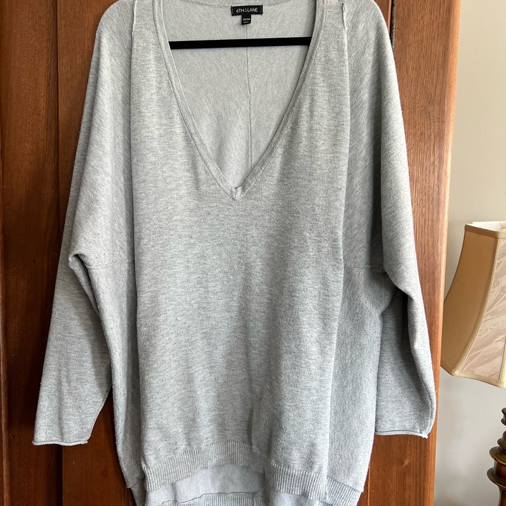 6th & Lane Light Gray V-Neck Sweater